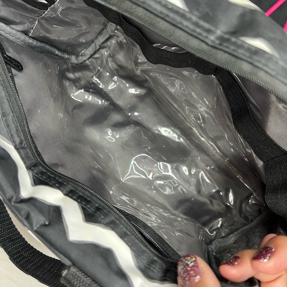 Thirty One - Lot Of 6 - 2 medium utility totes + 2 tops & 1 zipper & 1 cosmetic - Picture 6 of 12